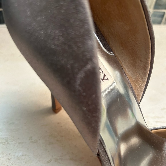 Badgley Mischka Giana II D’Orsay Heels – Pewter Metallic Suede Women’s Size 9M - Picture 8 of 11